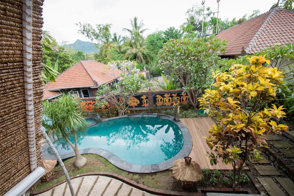 Hobbit'S House Homestay Banyuwedang Eksteriør bilde