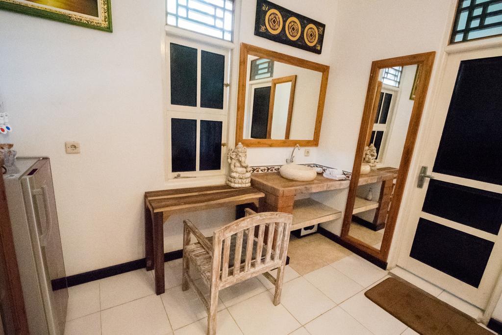 Hobbit'S House Homestay Banyuwedang Eksteriør bilde
