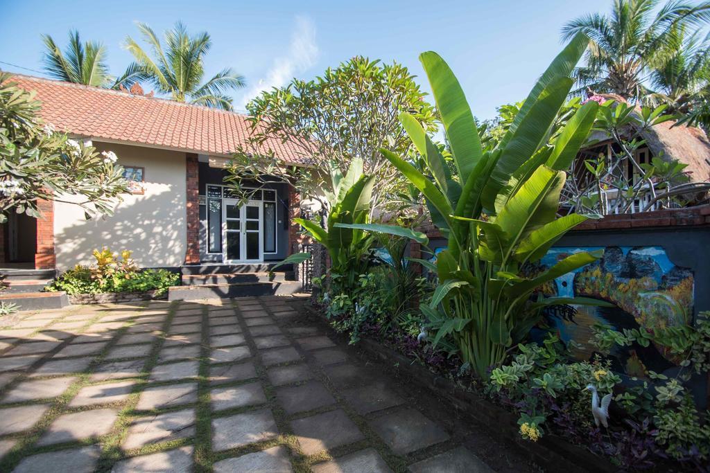 Hobbit'S House Homestay Banyuwedang Eksteriør bilde