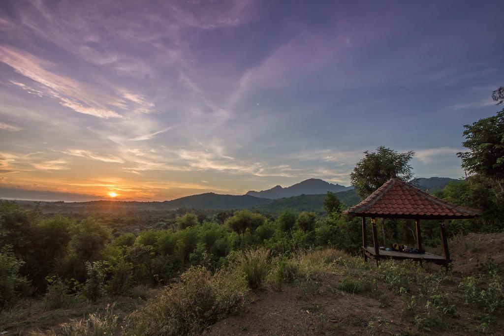 Hobbit'S House Homestay Banyuwedang Eksteriør bilde