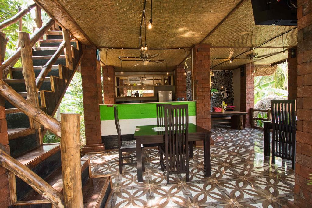 Hobbit'S House Homestay Banyuwedang Eksteriør bilde