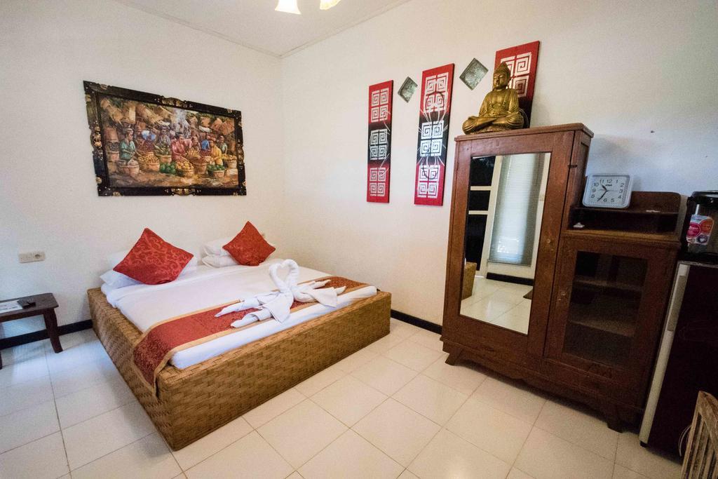Hobbit'S House Homestay Banyuwedang Eksteriør bilde