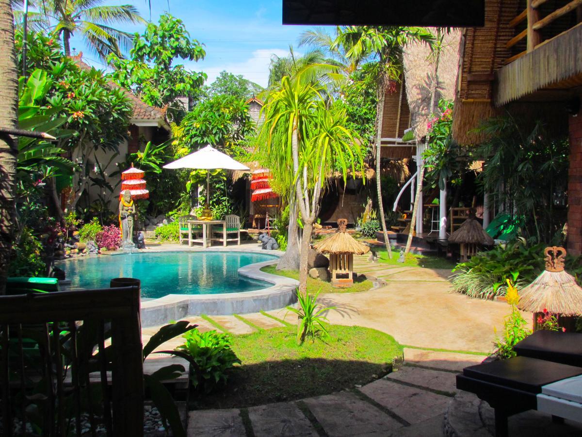 Hobbit'S House Homestay Banyuwedang Eksteriør bilde